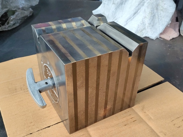 フジ磁工 150×150 桝形マグネットブロック