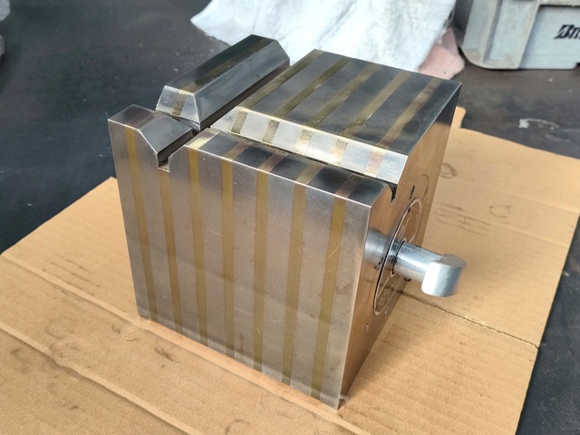 フジ磁工 150×150 桝形マグネットブロック