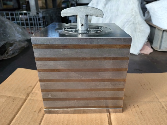フジ磁工 150×150 桝形マグネットブロック
