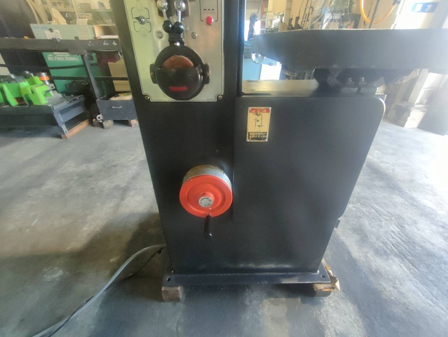 アマダ V-300 コンターマシン