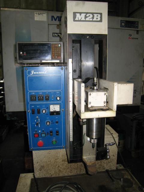 ジャクソンズ M2B 細穴加工機