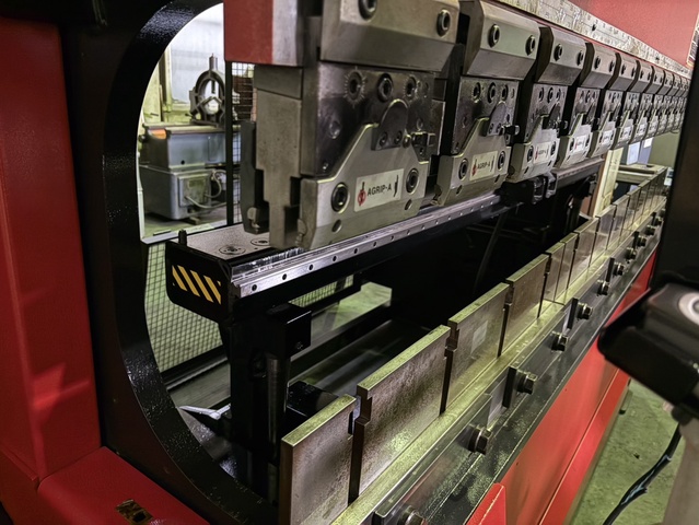 アマダ HDS8025NT 2.6mハイブリッドプレスブレーキ