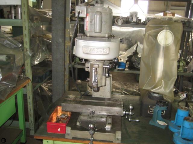 RUSNOK MODEL 80 卓上フライス