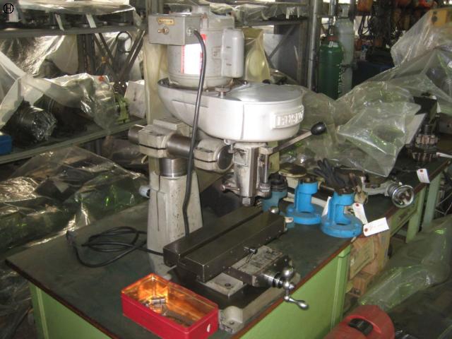 RUSNOK MODEL 80 卓上フライス