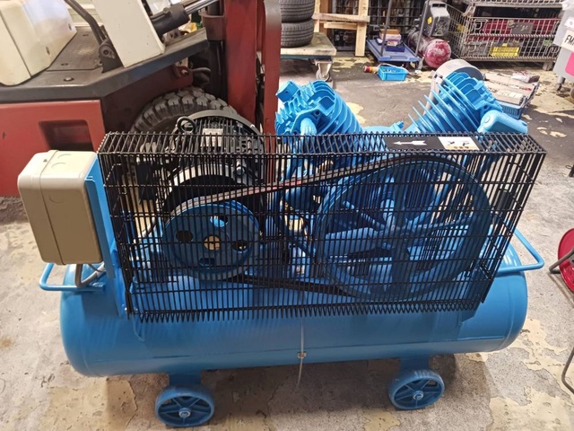 明治機械製作所 Y-55A 6P 5.5kwコンプレッサー