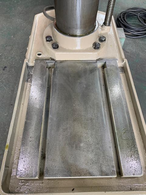 紀和マシナリー KUD-550F 550mm直立ボール盤