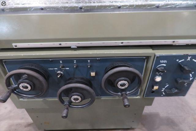 牧野フライス製作所 AEV4-85 NC立フライス