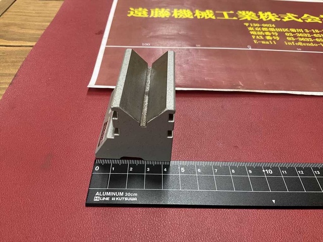 ニコン 60×45×42mm Vブロック