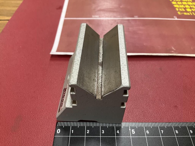 ニコン 60×45×42mm Vブロック