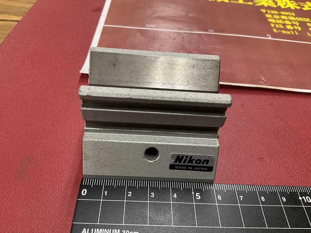 ニコン 60×45×42mm Vブロック