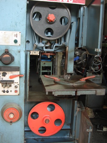 アマダ V-400 コンターマシン
