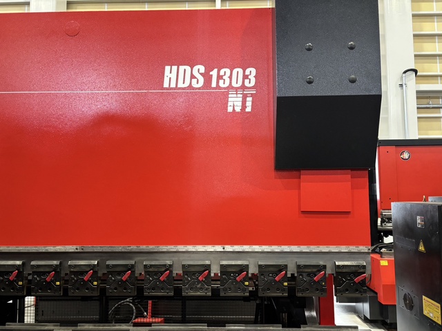 アマダ HDS-1303NT 3.0mハイブリッドプレスブレーキ