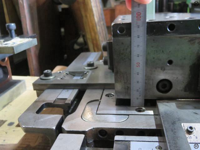  幅120mmの切り欠き型 切り欠き金型