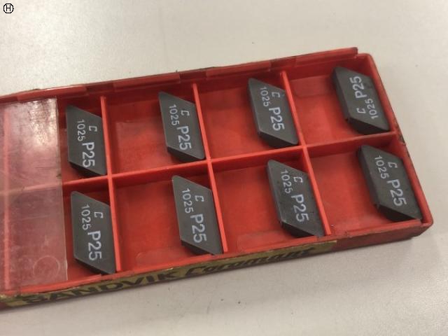 SANDVIK KNUX 16 04 10 L11 チップ