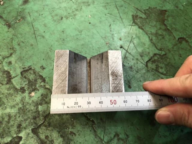 不明 60x50x30mm Vブロック