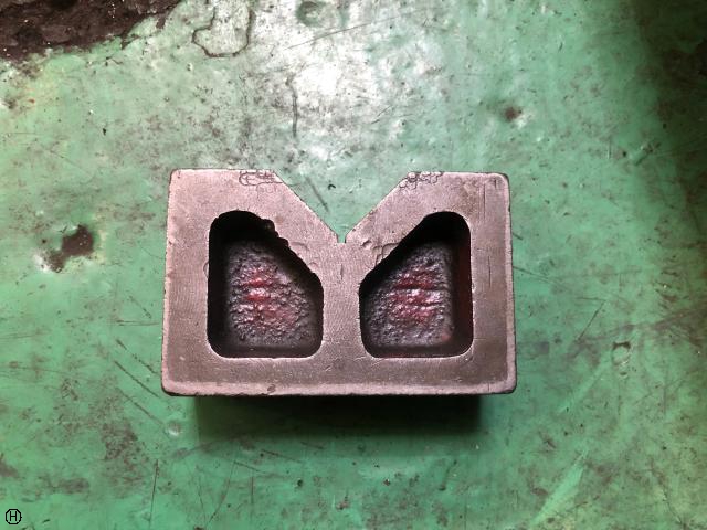 不明 サイズ100x40x65mm Vブロック
