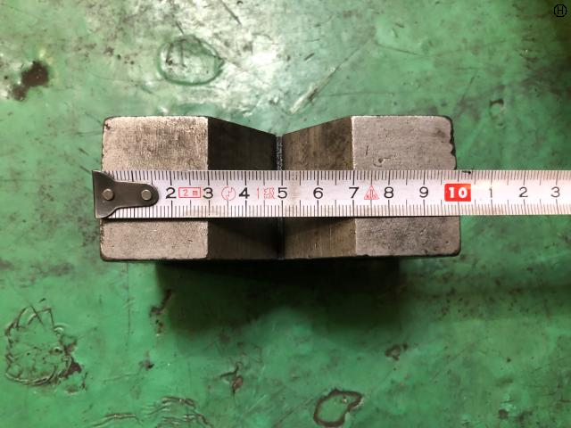 不明 サイズ100x40x65mm Vブロック