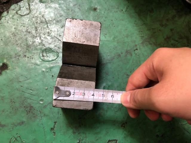 不明 サイズ100x40x65mm Vブロック
