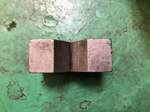 不明 サイズ100x40x65mm Vブロック