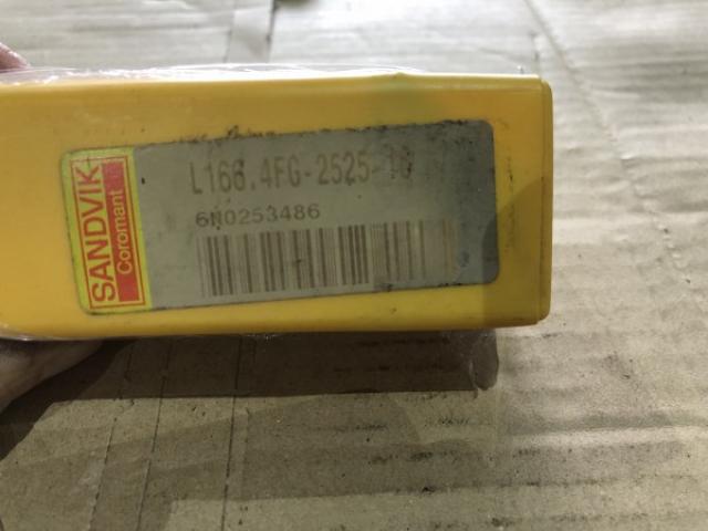 SANDVIK L166.4FG-2525-16 バイトホルダー