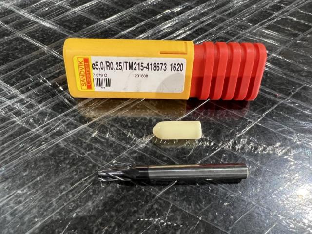 SANDVIK TM215-418673 1620 ソリッドエンドミル