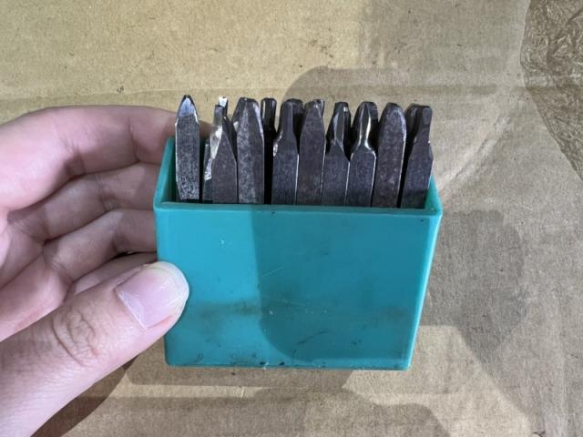 丸信工業社 刻印数字A~Z(2.0mm) 刻印セット