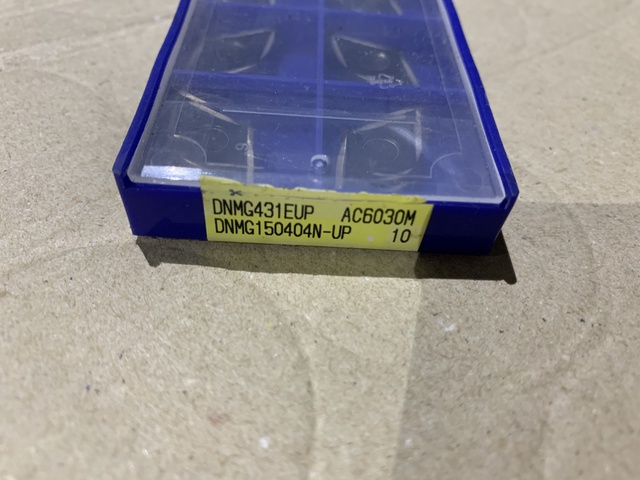 住友電気工業 DNMG150404N-UP AC6030M チップ