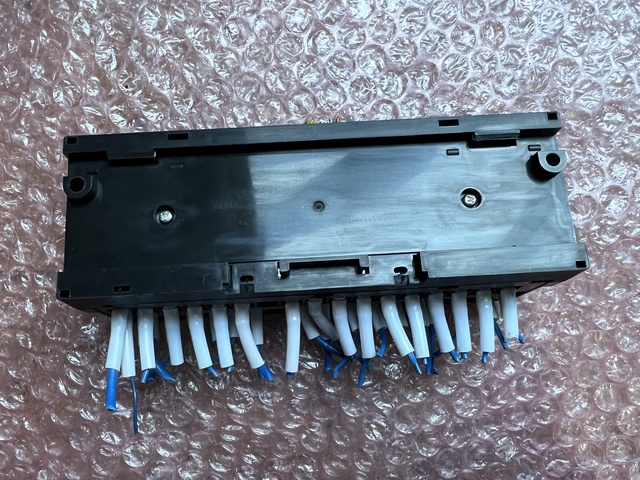 三菱電機 FA-TB32XYL 端子台変換ユニット