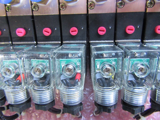 AKS 4V210-08 電気電磁弁
