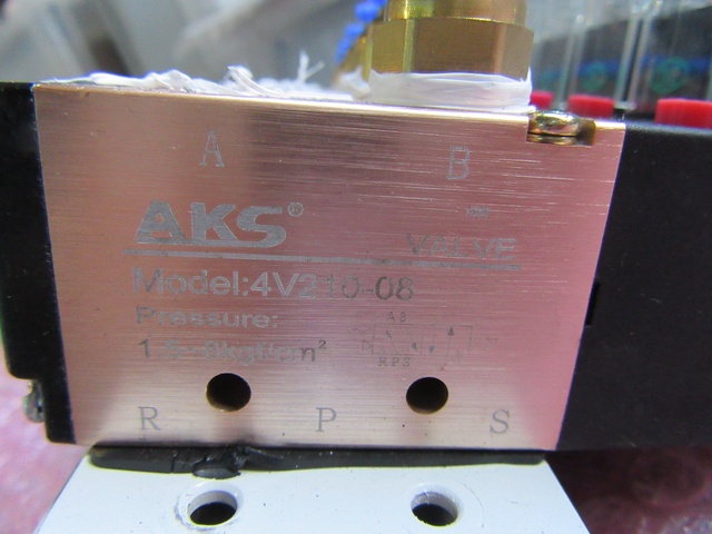 AKS 4V210-08 電気電磁弁