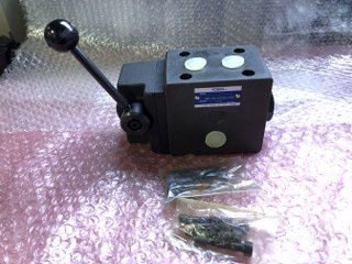 油研工業 DMT-03-2D10B-5006 手動切換弁