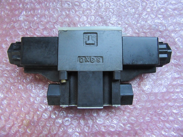 東京計器 DG4V-3-60-M-P2-T-7-52 電磁切替弁