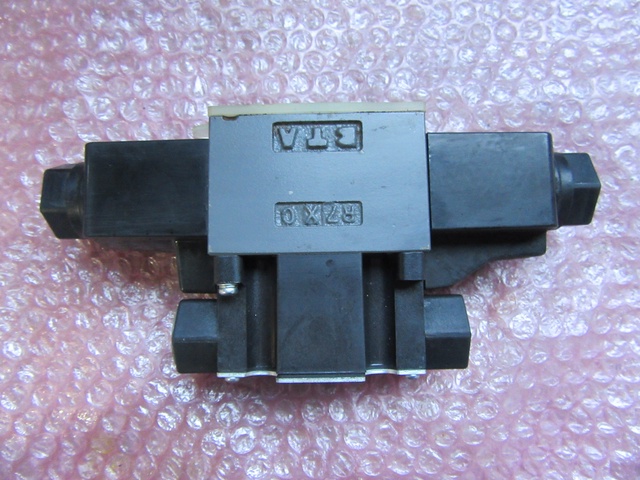 東京計器 DG4V-3-2N-M-P2-T-7-54 電磁切替弁
