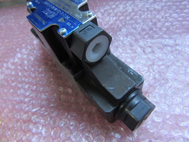 東京計器 DG4V-3-2N-M-P2-T-7-54 電磁切替弁
