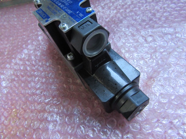 東京計器 DG4V-3-2N-M-P2-T-7-54 電磁切替弁