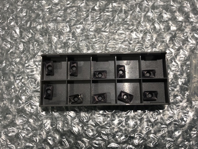 ISCAR HM90 APKT 1003PDR チップ