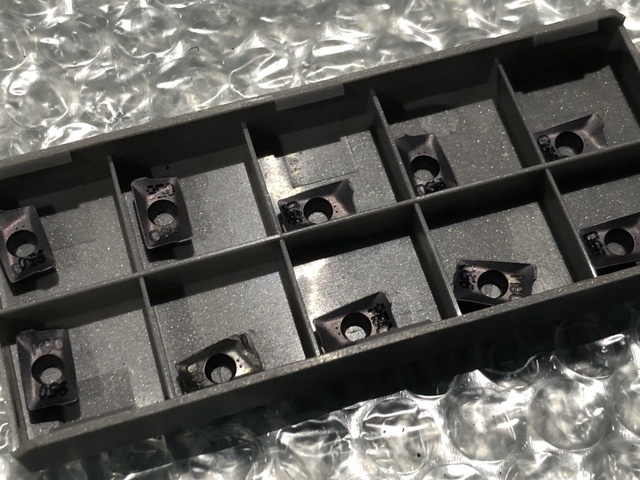 ISCAR HM90 APKT 1003PDR チップ