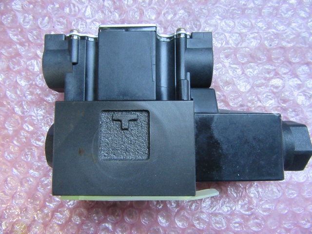 油研工業 DSG-01-2B2-A100-70 電磁切替弁