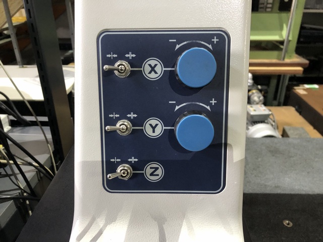 ミツトヨ CRYSTA-PLUS M574 三次元測定機