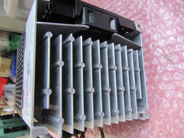 日立 HITACHI WJ200-037LF インバーター