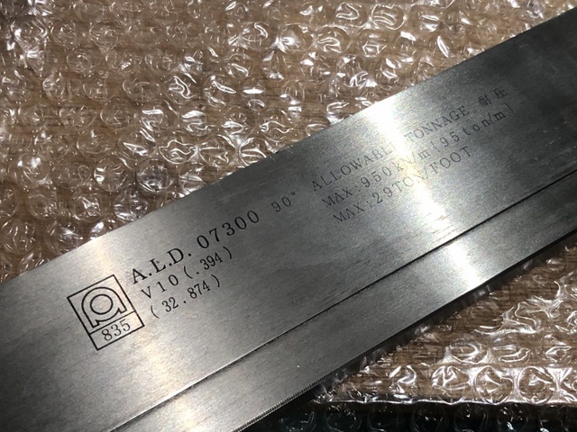 アマダ 07300 90° ベンダー金型(1Vダイ)