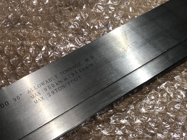 アマダ 07300 90° ベンダー金型(1Vダイ)