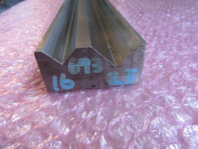 不明 V1=16, V2=25長695mm ベンダー金型(2Vダイ)