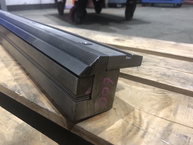 不明 ホルダーL600 ベンダー金型(パンチホルダー)