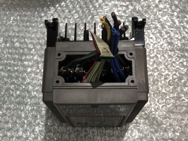 富士電機 FVR0.4E9S-2KKC インバーター