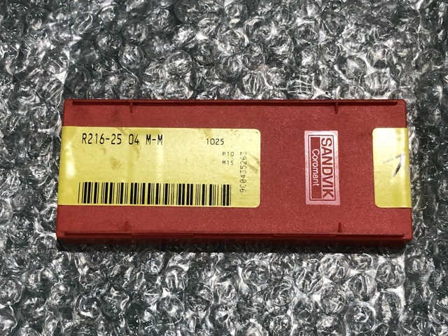 SANDVIK R216-25 04 M-M 1025 P10 M15 チップ