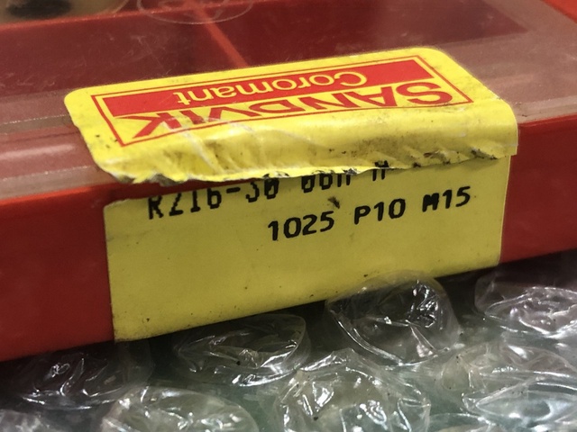SANDVIK R216-30 06 M-M 1025 P10 M15 チップ
