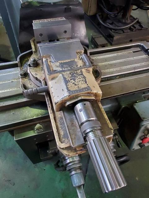 牧野フライス製作所 KVJP-55 ラム型立フライス