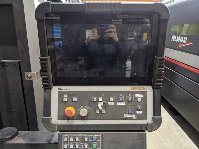アマダ ENSIS-3015AJ ファイバーレーザー加工機