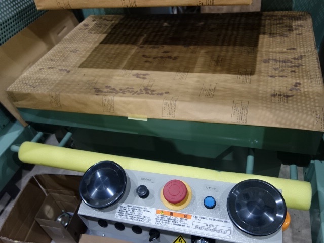 アイダエンジニアリング NC1-1100(2)E 110Tプレス